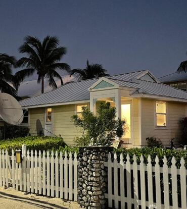 CONCH CLUB COTTAGE-LITTLE CAYMAN