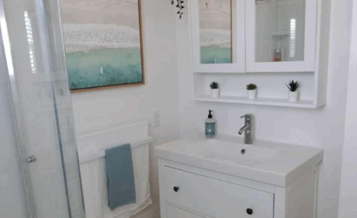CONCH CLUB COTTAGE-LITTLE CAYMAN