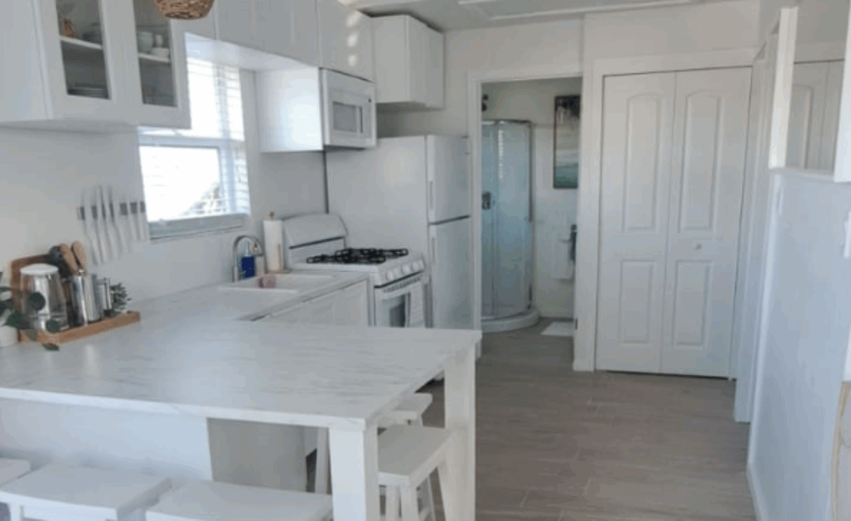 CONCH CLUB COTTAGE-LITTLE CAYMAN