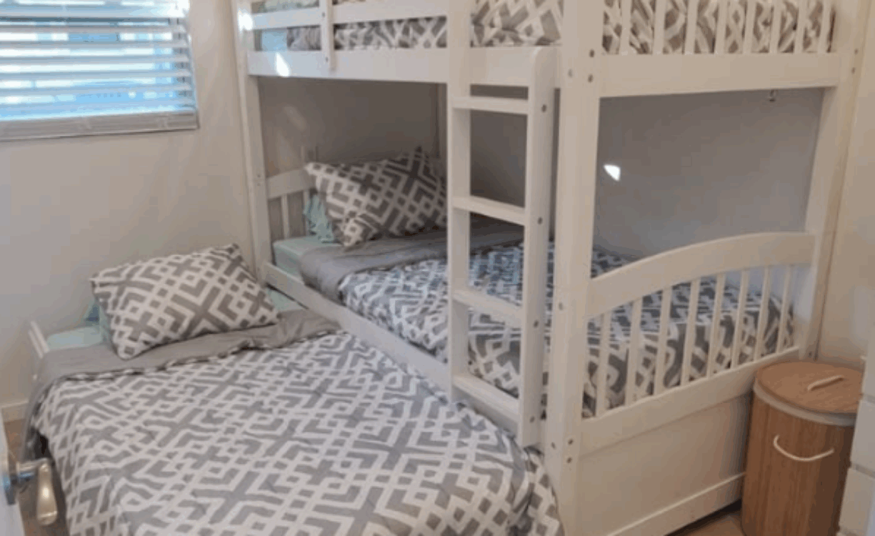 CONCH CLUB COTTAGE-LITTLE CAYMAN