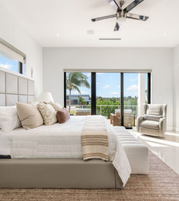CRYSTAL HARBOUR CANAL FRONT HOME