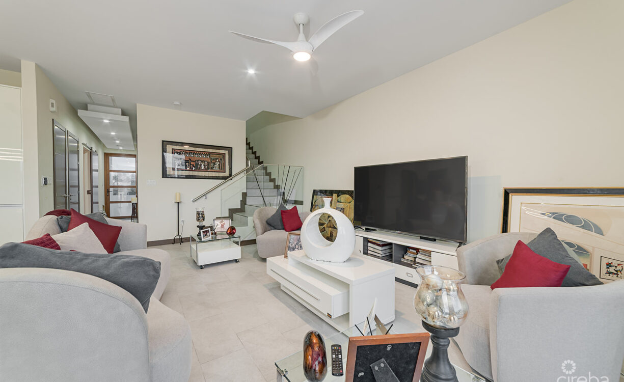 BEAUTIFUL ARVIA THREE BEDROOM