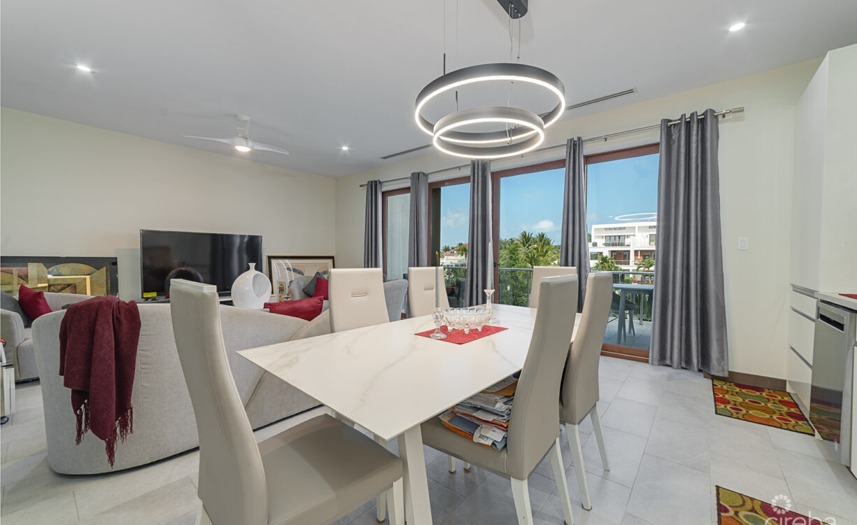 BEAUTIFUL ARVIA THREE BEDROOM