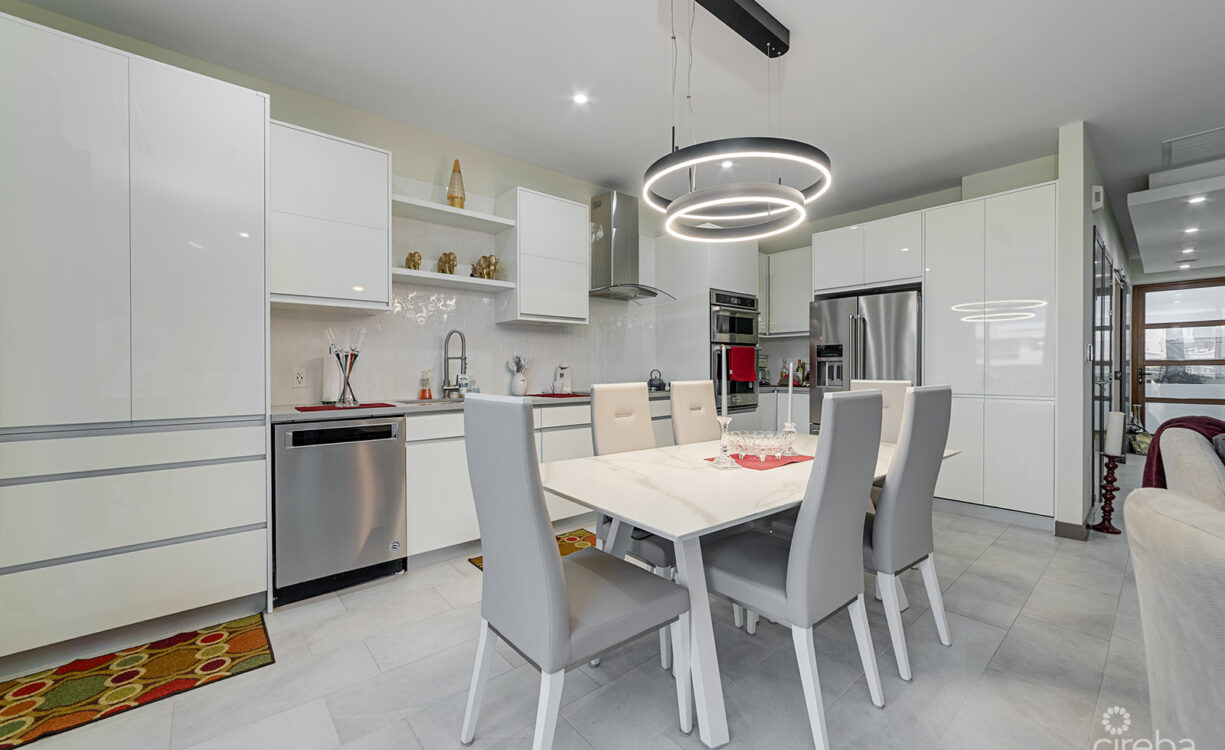 BEAUTIFUL ARVIA THREE BEDROOM