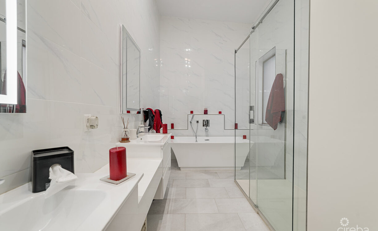 BEAUTIFUL ARVIA THREE BEDROOM