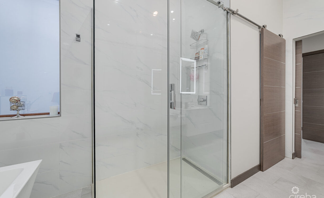 BEAUTIFUL ARVIA THREE BEDROOM