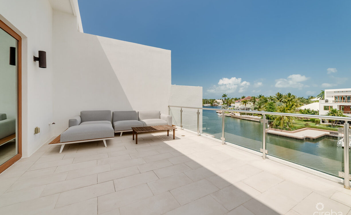 BEAUTIFUL ARVIA THREE BEDROOM