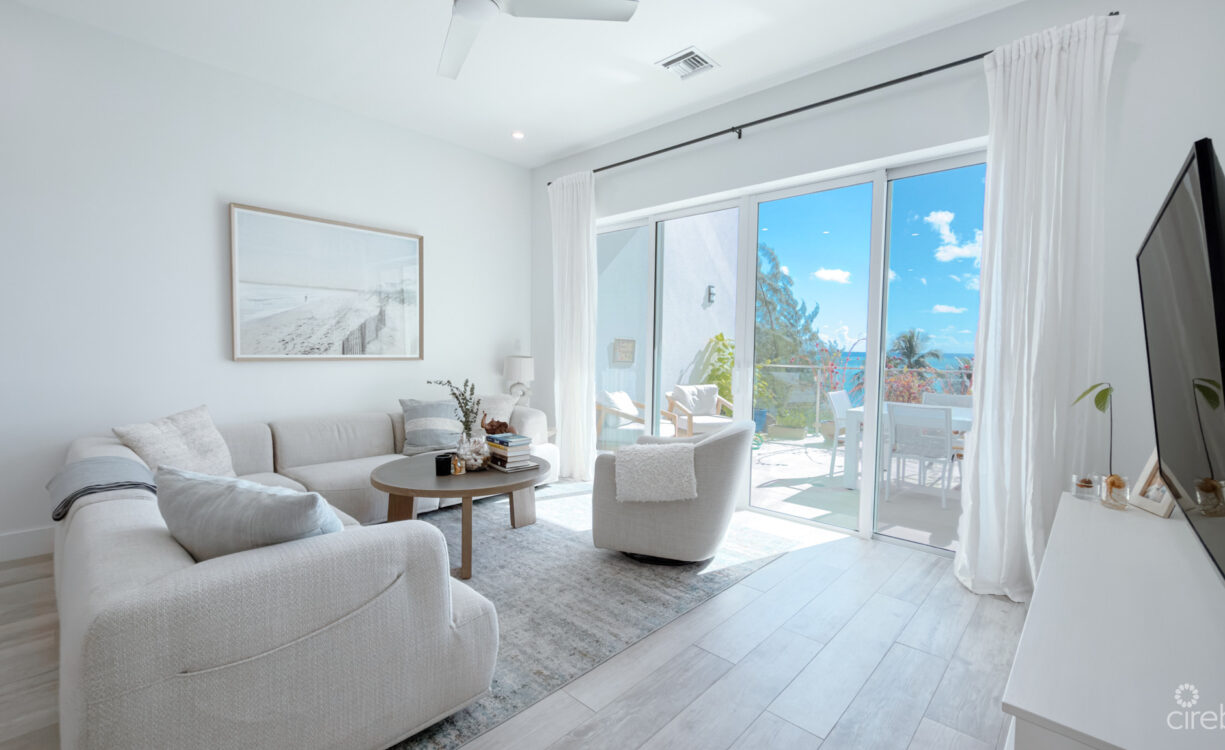 AURA TOWNHOUSE 2 BED PLUS DEN