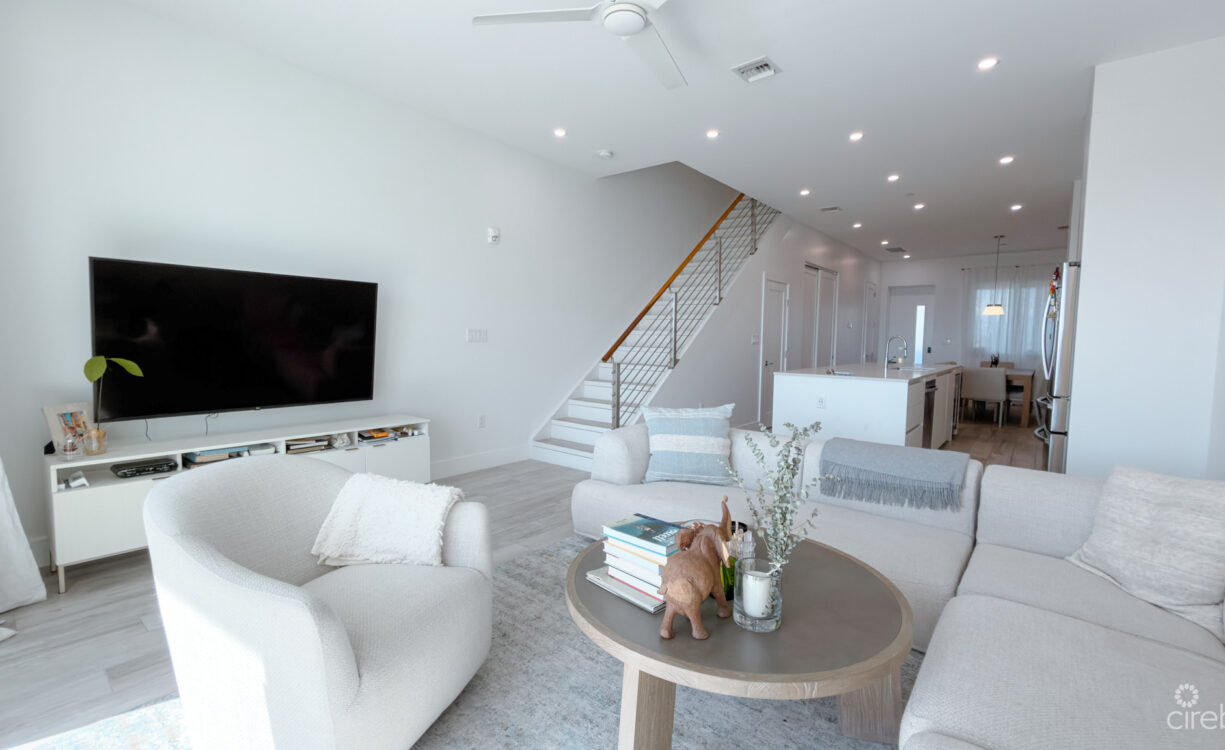 AURA TOWNHOUSE 2 BED PLUS DEN