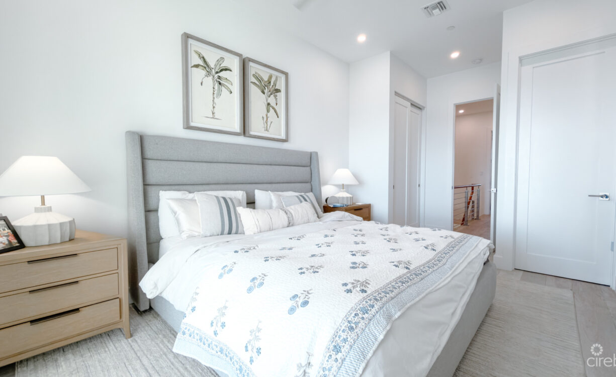 AURA TOWNHOUSE 2 BED PLUS DEN