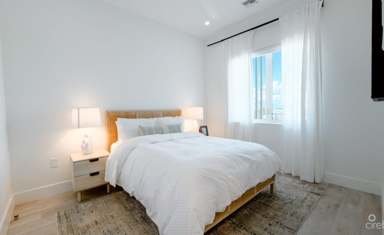 AURA TOWNHOUSE 2 BED PLUS DEN
