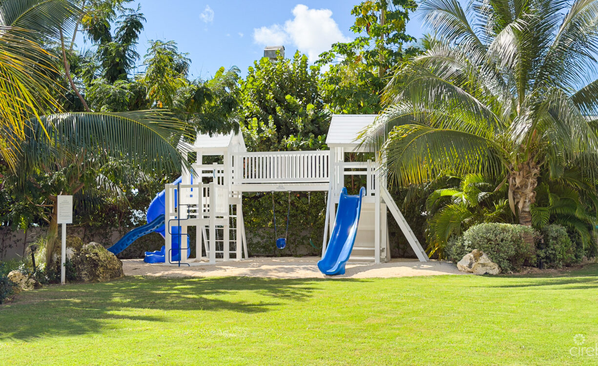 AURA TOWNHOUSE 2 BED PLUS DEN