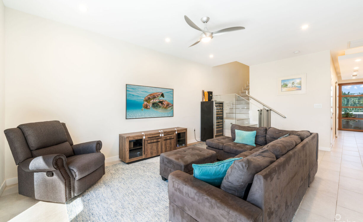 ARVIA 3 BEDROOM CANAL VIEW WITH BOATSLIP