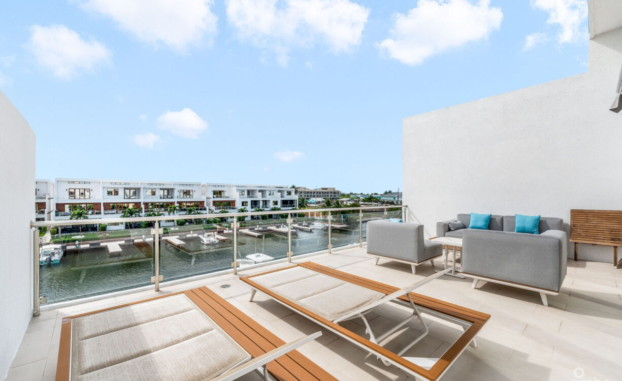 ARVIA 3 BEDROOM CANAL VIEW WITH BOATSLIP