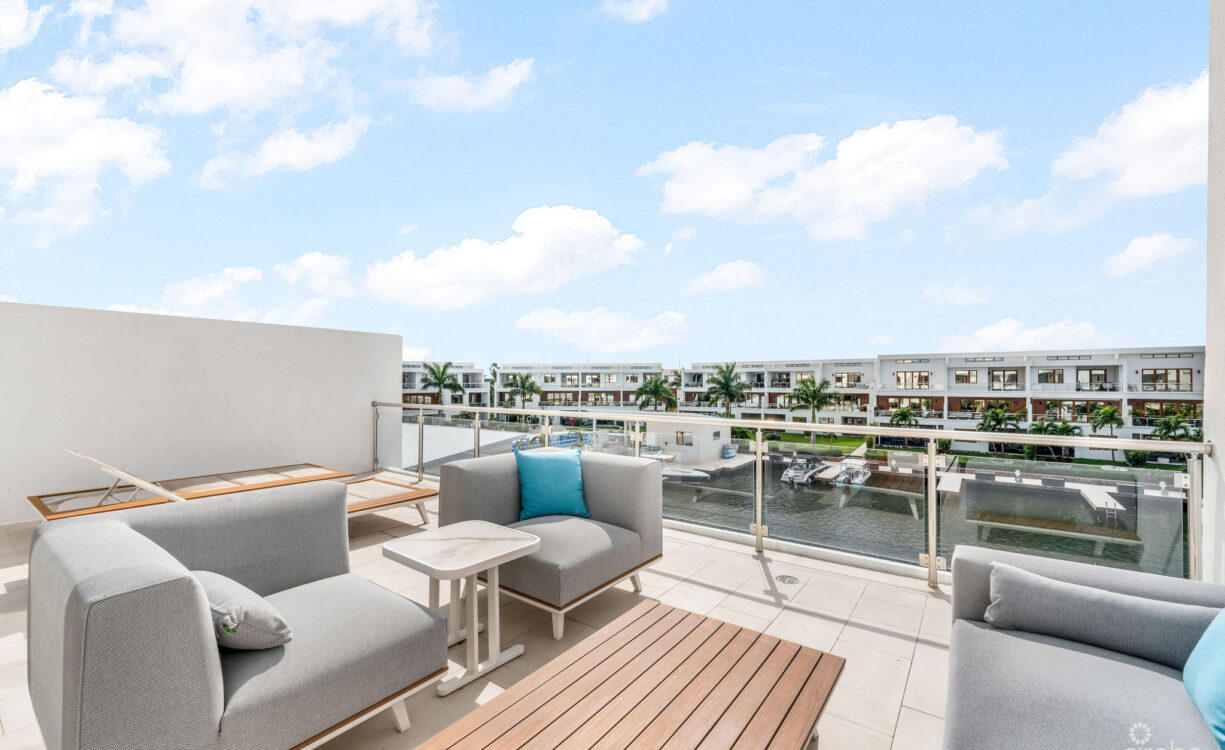 ARVIA 3 BEDROOM CANAL VIEW WITH BOATSLIP