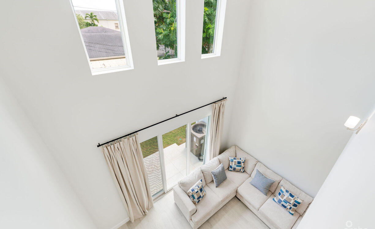 SPACIOUS & MODERN 3 BR TOWNHOME - EXCELLENT LOCATION!