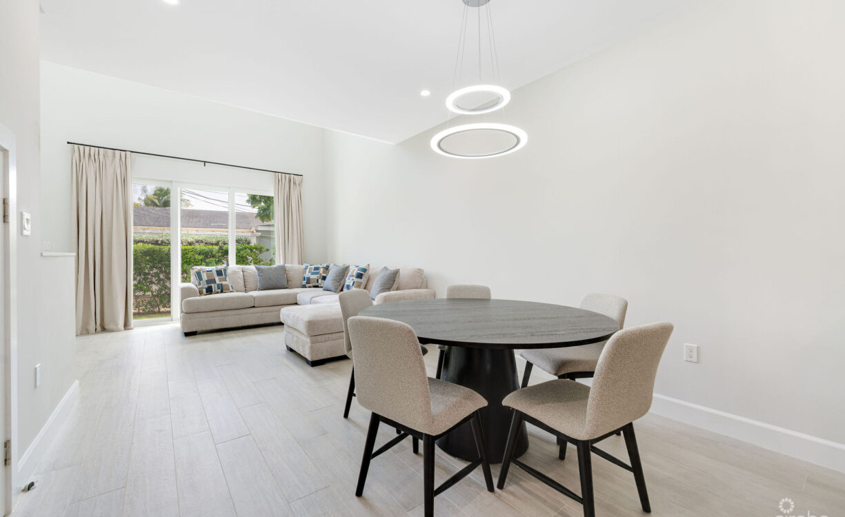 SPACIOUS & MODERN 3 BR TOWNHOME - EXCELLENT LOCATION!