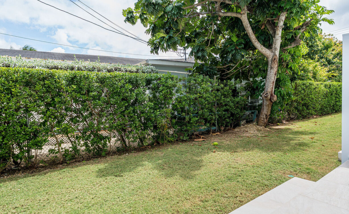 SPACIOUS & MODERN 3 BR TOWNHOME - EXCELLENT LOCATION!