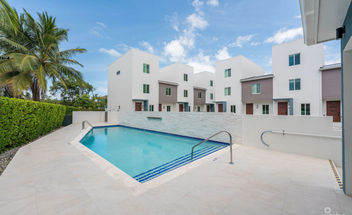 SPACIOUS & MODERN 3 BR TOWNHOME - EXCELLENT LOCATION!