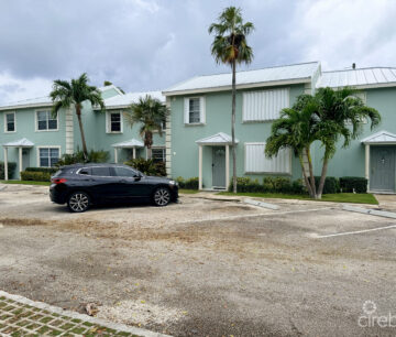 TROPICAL HAVEN - REMODELLED 3 BEDROOM CONDO!