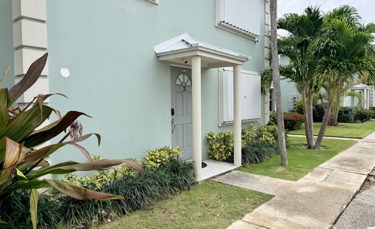 TROPICAL HAVEN - REMODELLED 3 BEDROOM CONDO!