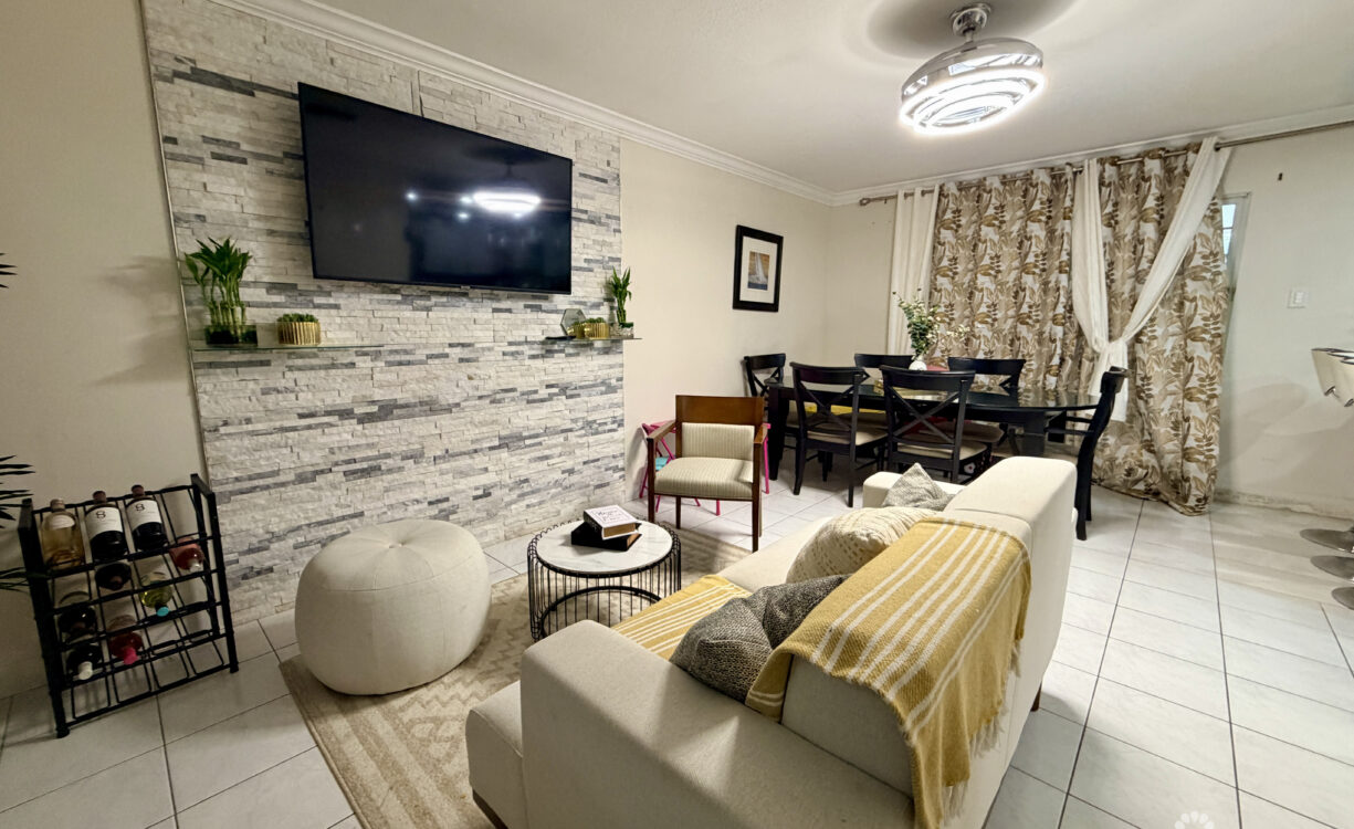 TROPICAL HAVEN - REMODELLED 3 BEDROOM CONDO!