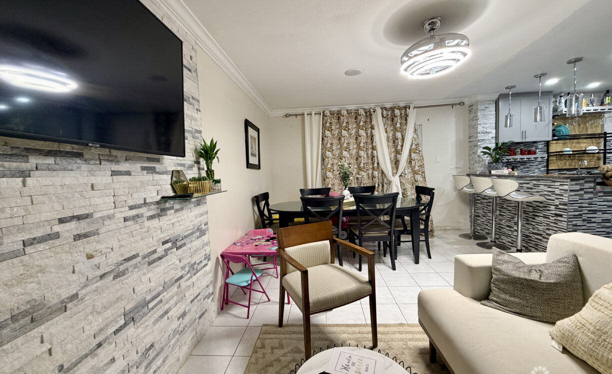 TROPICAL HAVEN - REMODELLED 3 BEDROOM CONDO!