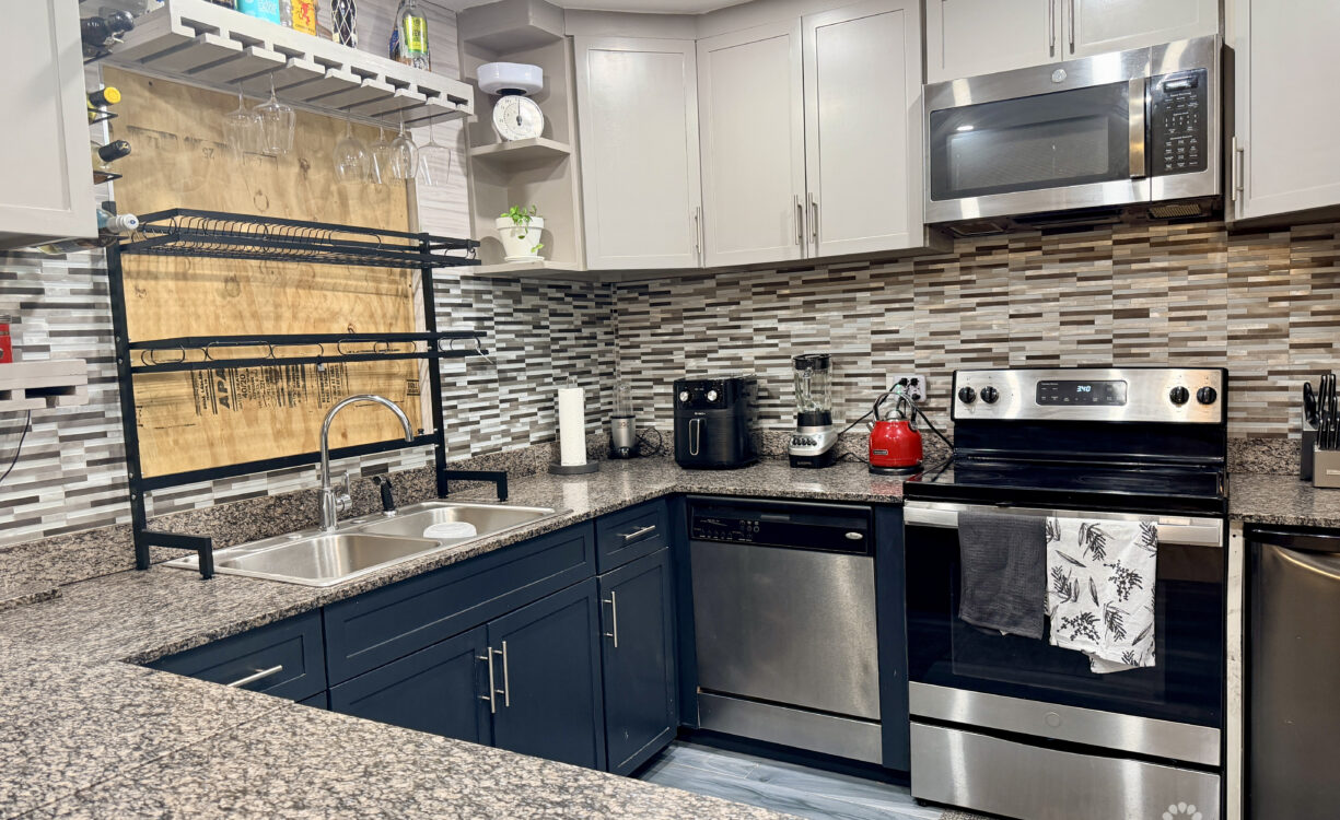 TROPICAL HAVEN - REMODELLED 3 BEDROOM CONDO!
