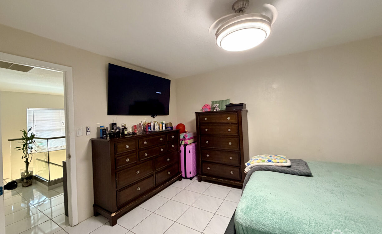 TROPICAL HAVEN - REMODELLED 3 BEDROOM CONDO!