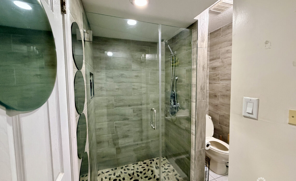 TROPICAL HAVEN - REMODELLED 3 BEDROOM CONDO!