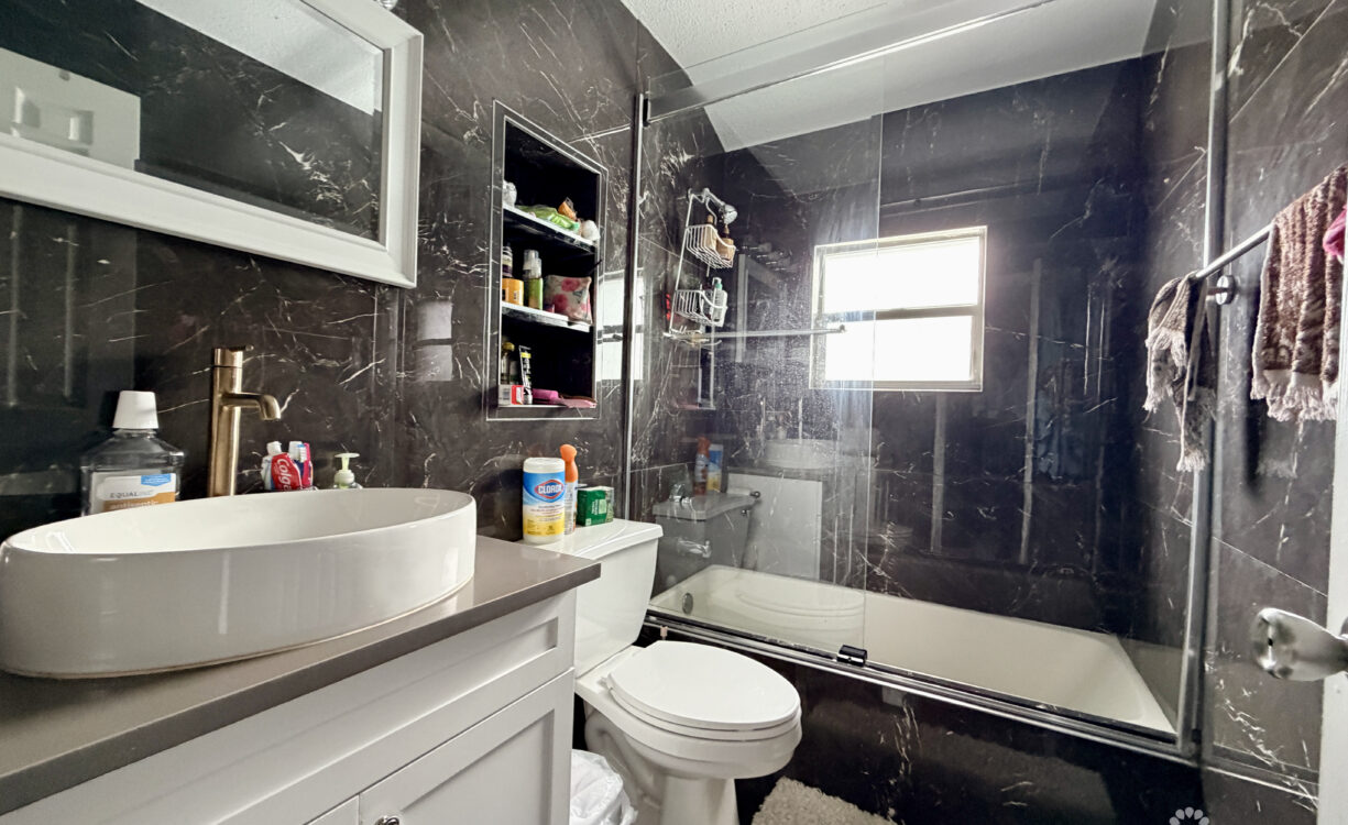 TROPICAL HAVEN - REMODELLED 3 BEDROOM CONDO!