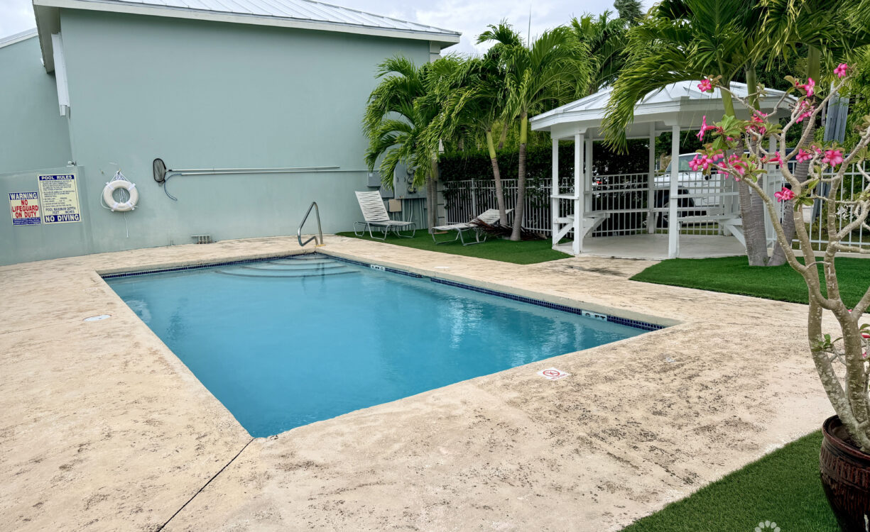 TROPICAL HAVEN - REMODELLED 3 BEDROOM CONDO!