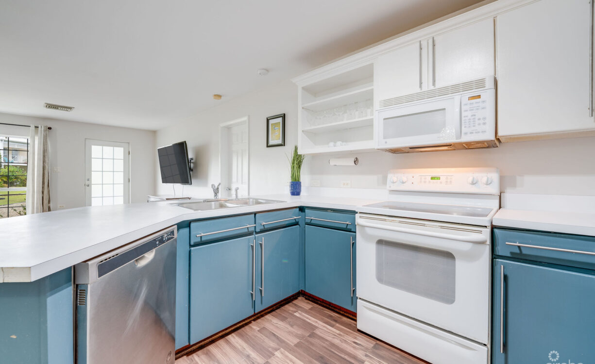 SUNRISE POOL VIEW END UNIT GROUND FLOOR