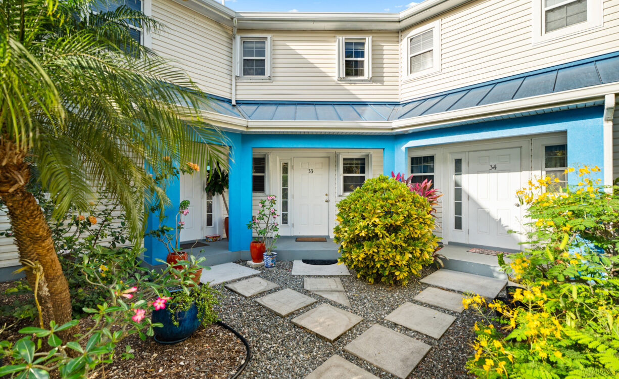 CAYMAN CROSSING 33, BEAUTIFULLY RENOVATED TOWNHOME