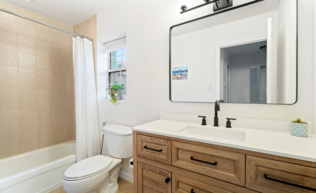 CAYMAN CROSSING 33, BEAUTIFULLY RENOVATED TOWNHOME
