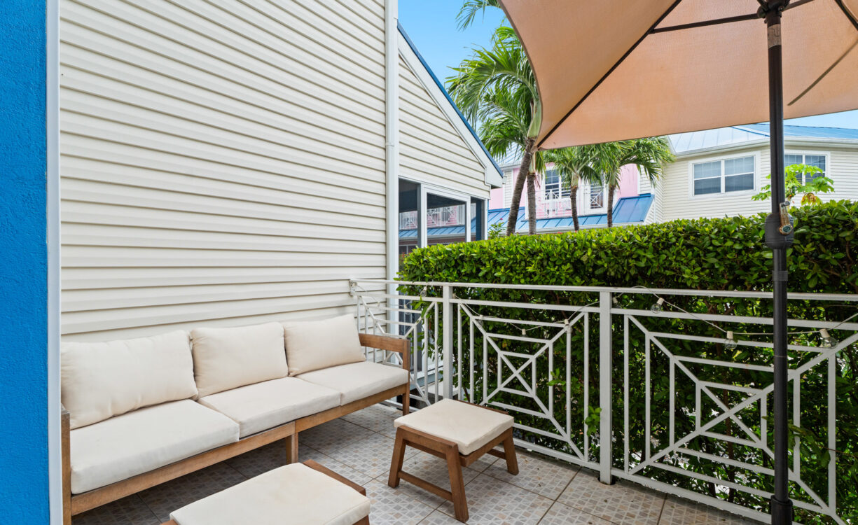 CAYMAN CROSSING 33, BEAUTIFULLY RENOVATED TOWNHOME