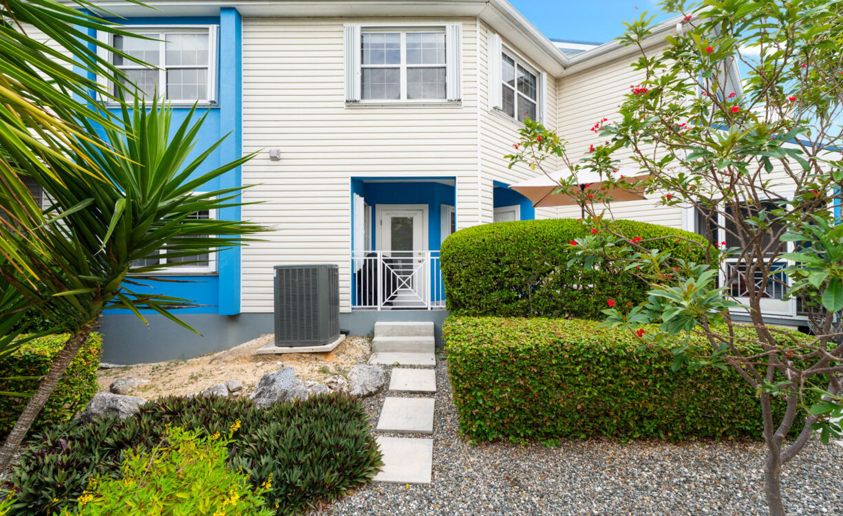 CAYMAN CROSSING 33, BEAUTIFULLY RENOVATED TOWNHOME