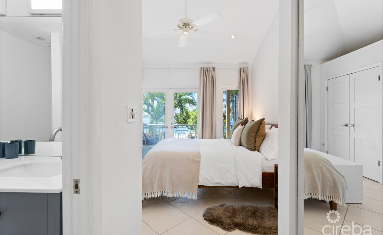 PIRATES LAIR 10 - SOUTH SOUND OCEANFRONT TOWNHOME