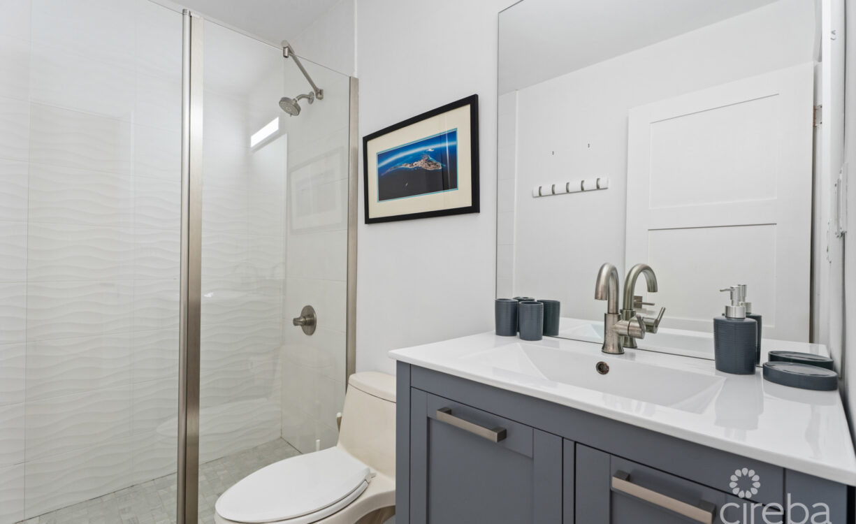 PIRATES LAIR 10 - SOUTH SOUND OCEANFRONT TOWNHOME
