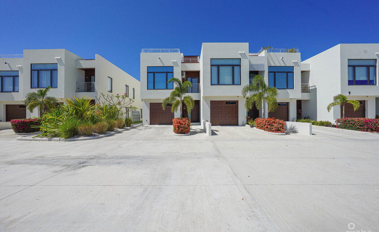 SALT AIR TOWNHOME END UNIT 4 BED