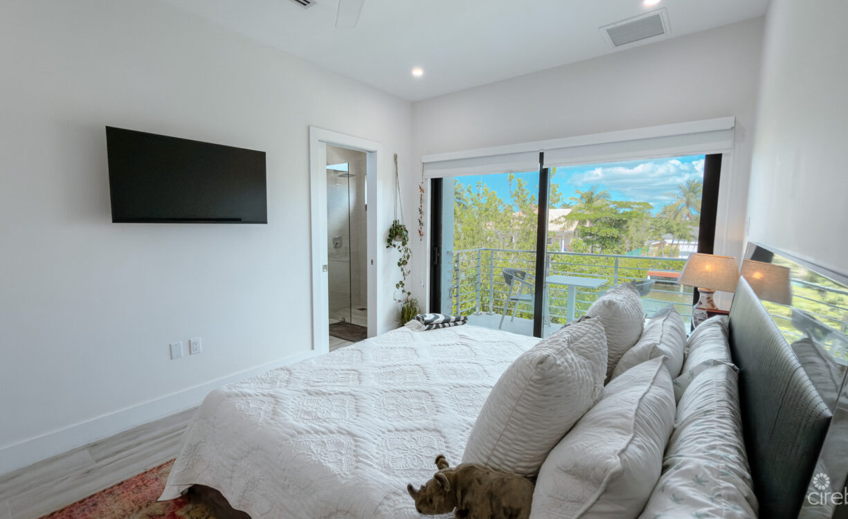 THE LAGOONS WATERFRONT TOWNHOUSE