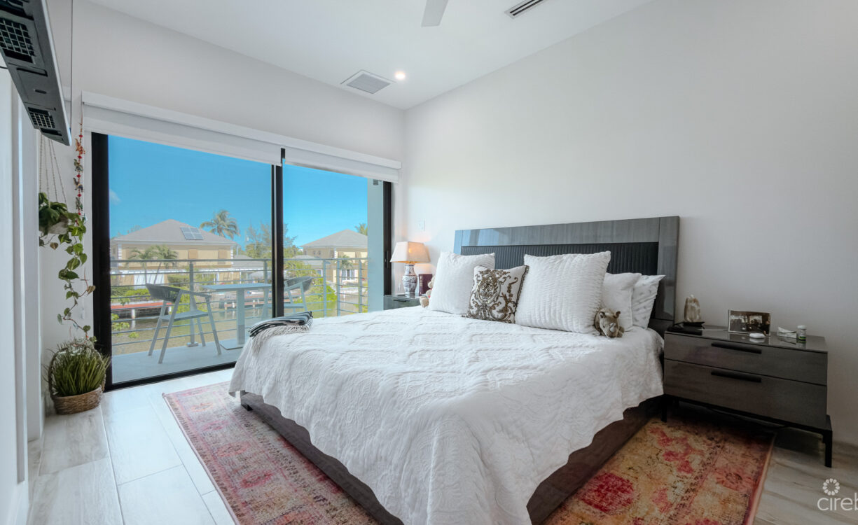 THE LAGOONS WATERFRONT TOWNHOUSE