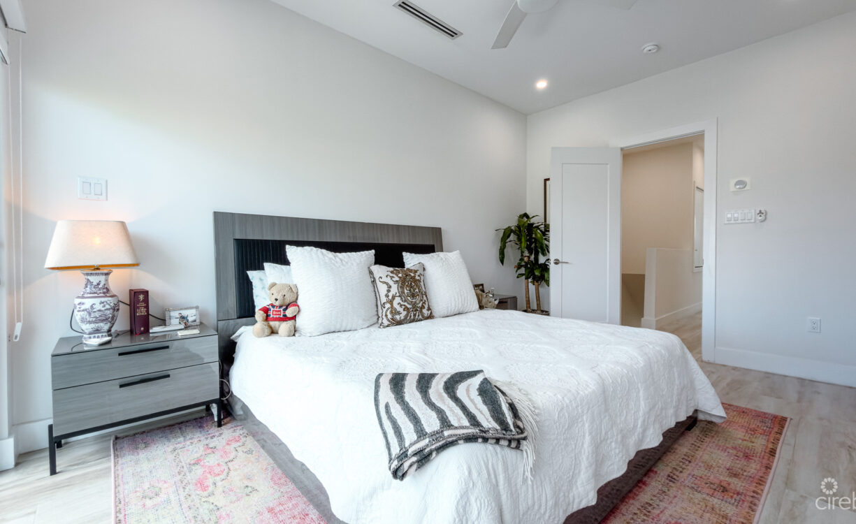 THE LAGOONS WATERFRONT TOWNHOUSE