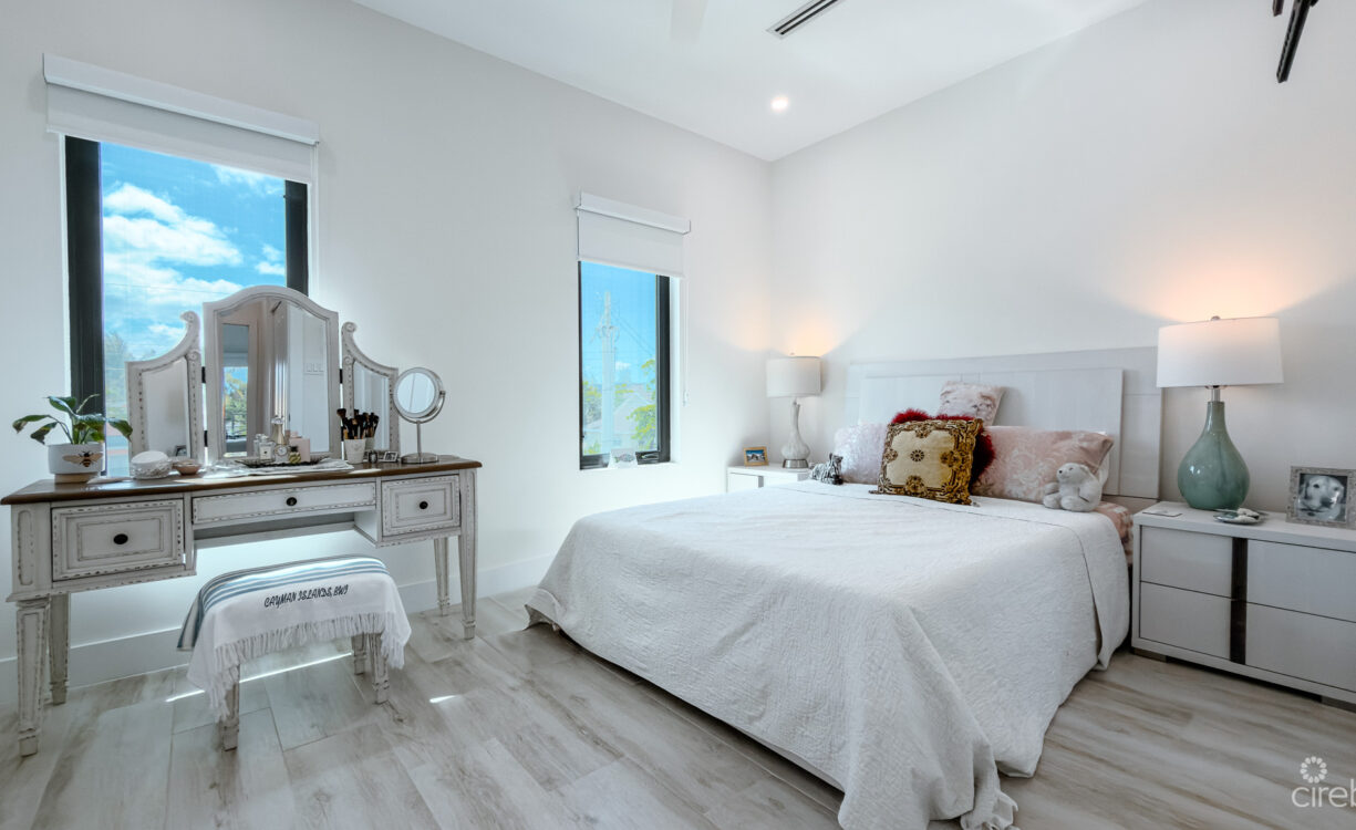 THE LAGOONS WATERFRONT TOWNHOUSE