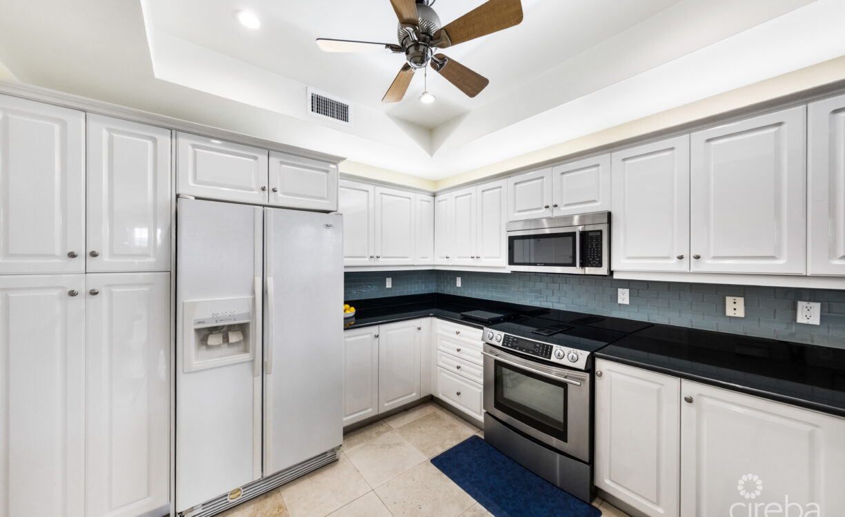 BRITANNIA KINGS COURT WITH TWO DOCK OPTIONS AVAILABLE