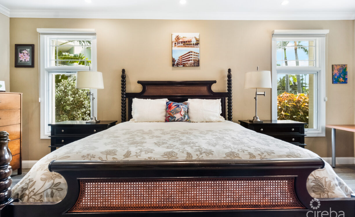 BRITANNIA KINGS COURT WITH TWO DOCK OPTIONS AVAILABLE