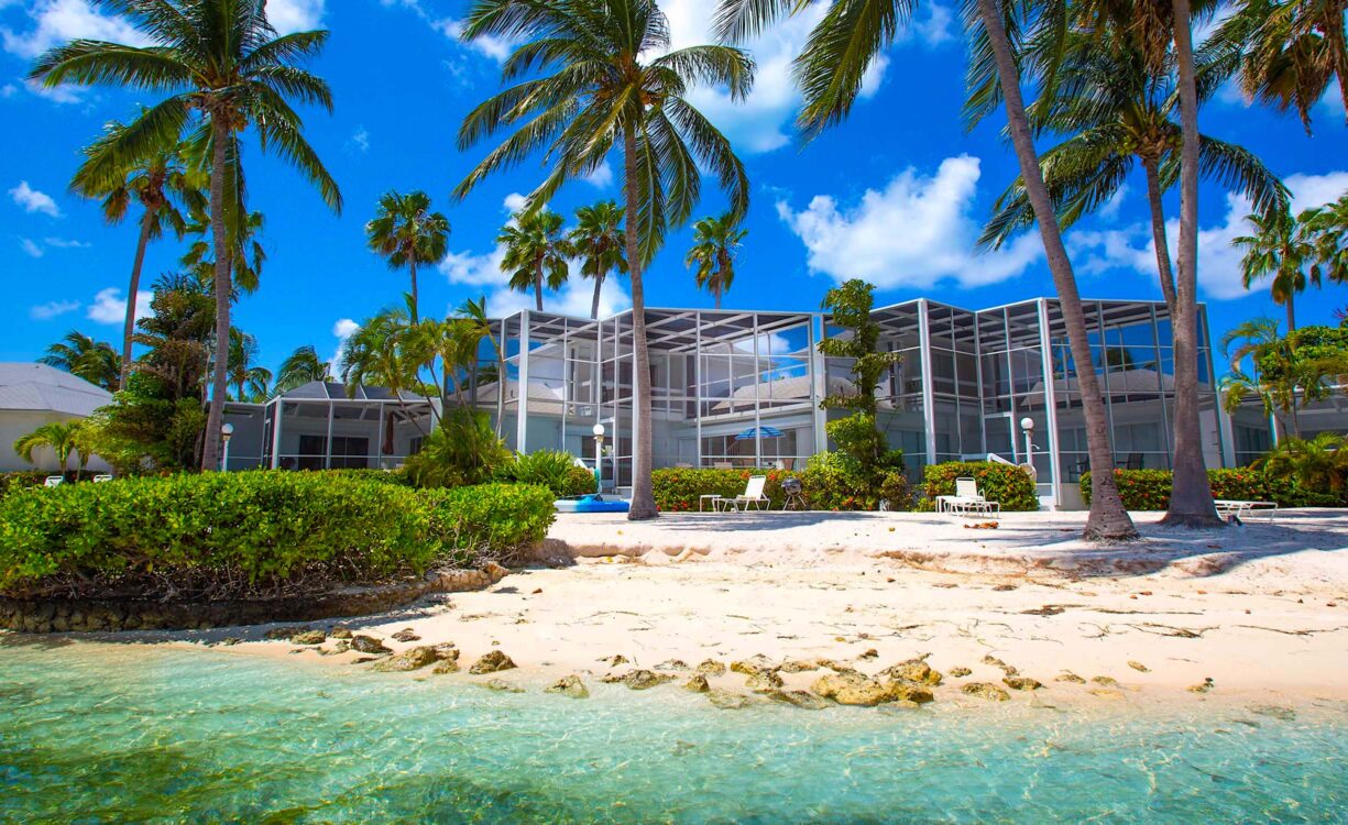POOLS OF THE KAI - BEACHFRONT OASIS IN RUM POINT