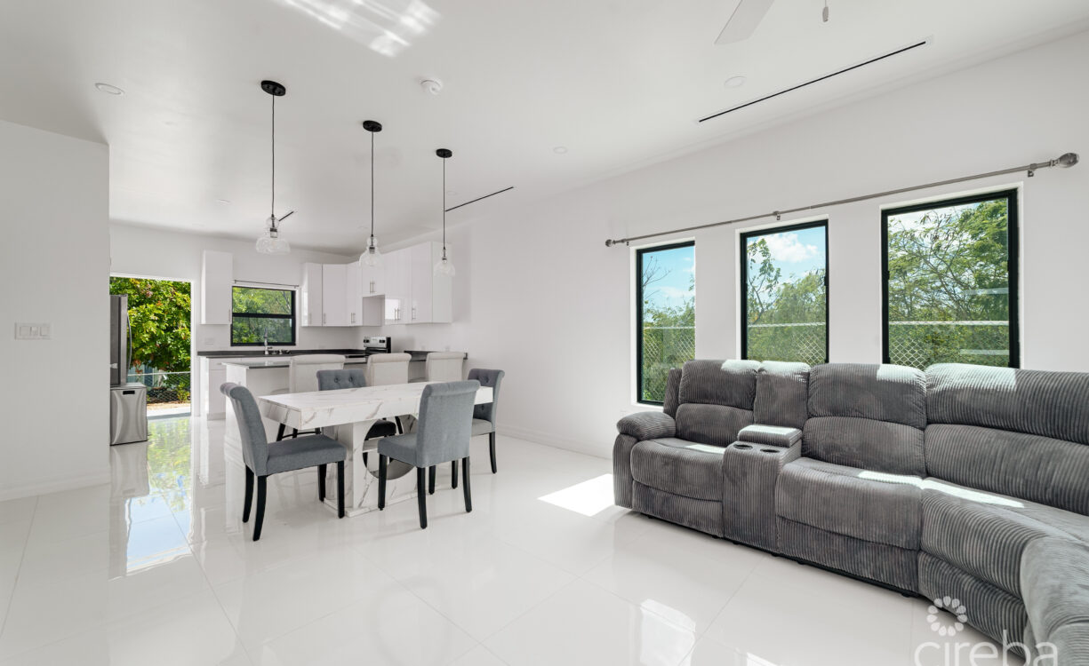 HYRE VIEW - 3 BED, 2 BATH DUPLEX