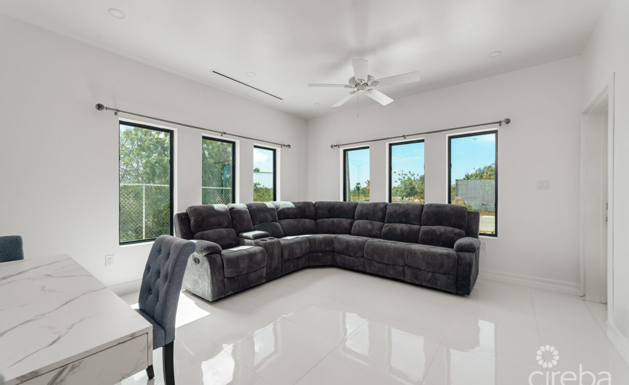 HYRE VIEW - 3 BED, 2 BATH DUPLEX