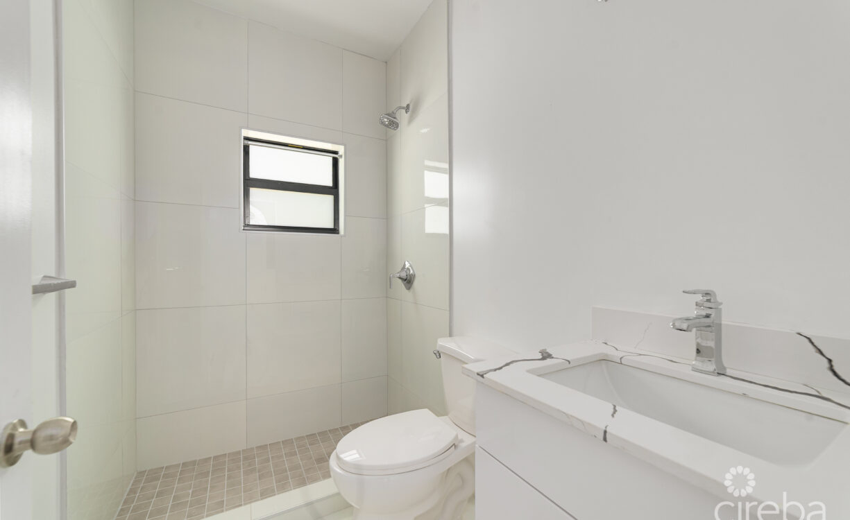 HYRE VIEW - 3 BED, 2 BATH DUPLEX